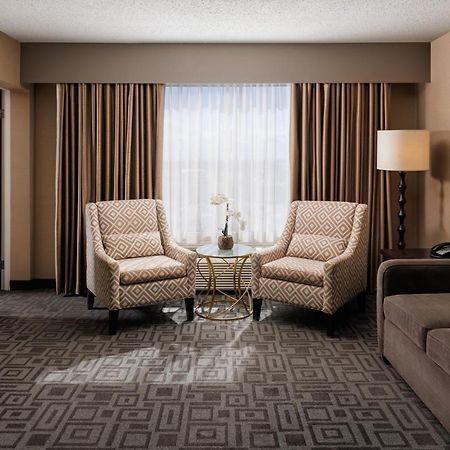 Pomeroy Hotel & Conference Centre غراند براري المظهر الخارجي الصورة