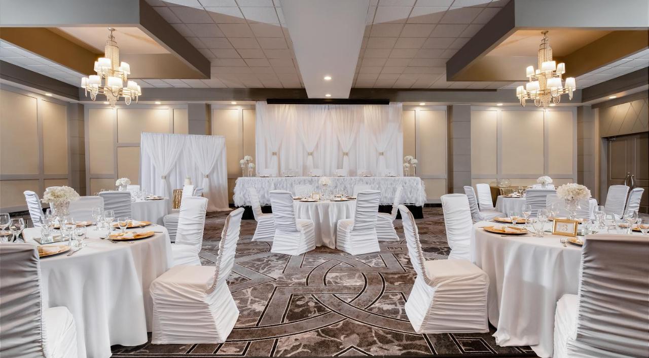 Pomeroy Hotel & Conference Centre غراند براري المظهر الخارجي الصورة