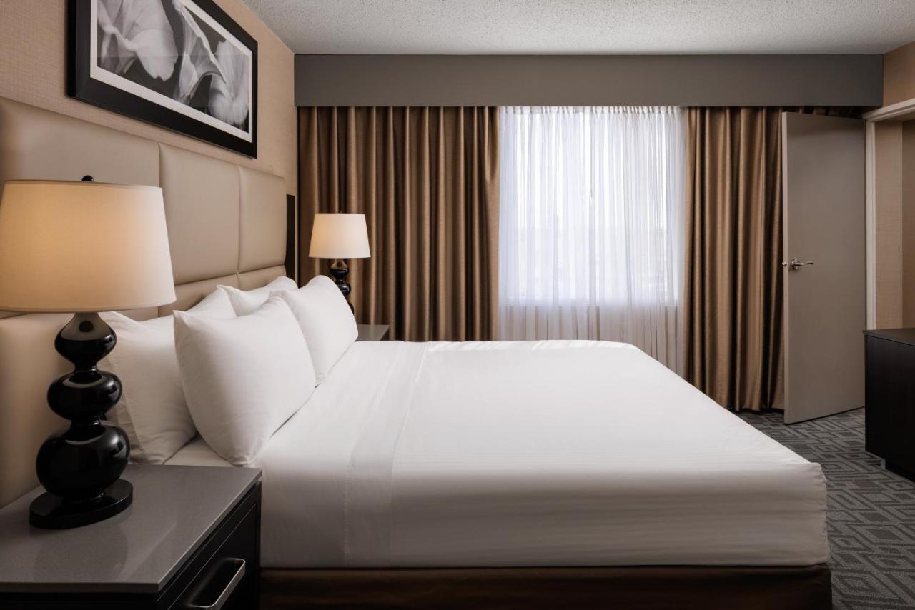 Pomeroy Hotel & Conference Centre غراند براري المظهر الخارجي الصورة