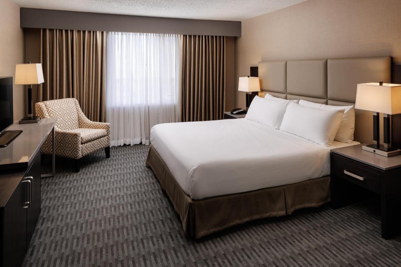 Pomeroy Hotel & Conference Centre غراند براري المظهر الخارجي الصورة