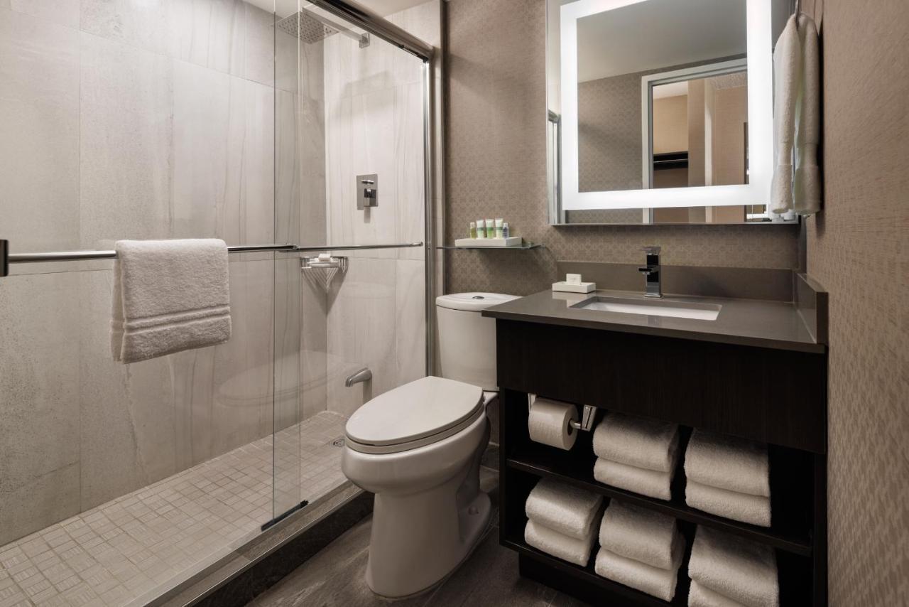 Pomeroy Hotel & Conference Centre غراند براري المظهر الخارجي الصورة