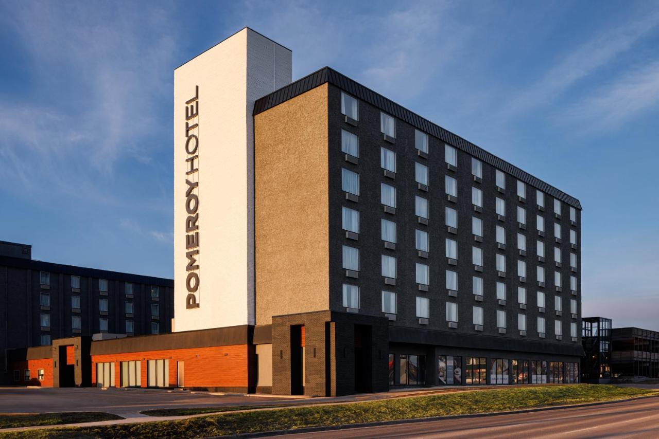 Pomeroy Hotel & Conference Centre غراند براري المظهر الخارجي الصورة