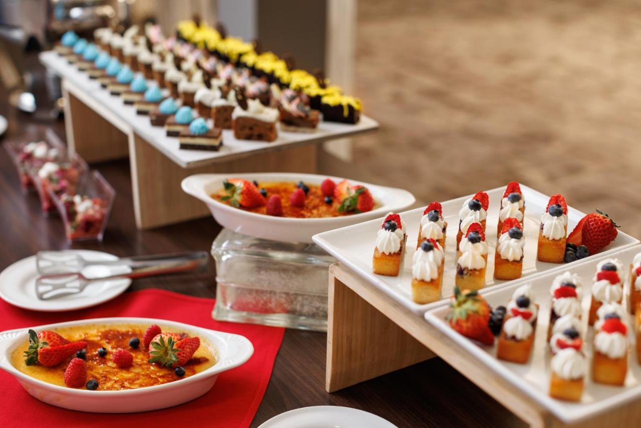 Pomeroy Hotel & Conference Centre غراند براري المظهر الخارجي الصورة