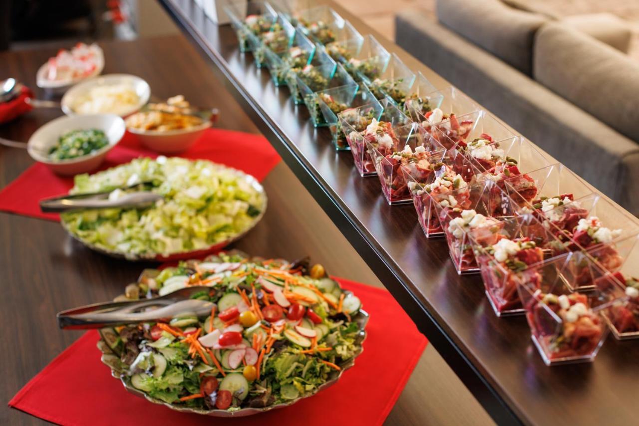Pomeroy Hotel & Conference Centre غراند براري المظهر الخارجي الصورة