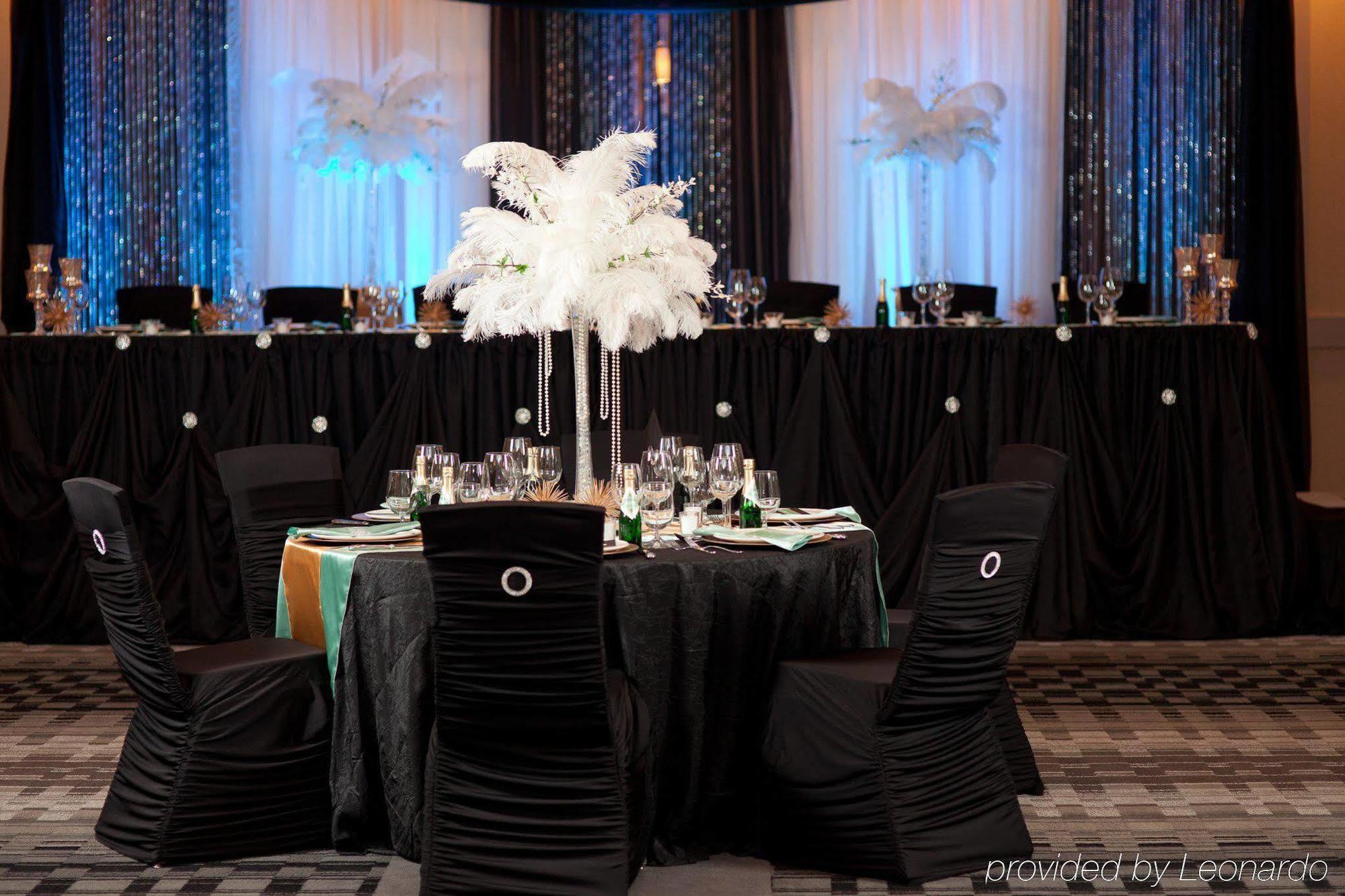 Pomeroy Hotel & Conference Centre غراند براري المظهر الخارجي الصورة